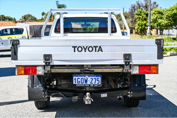 2018 Toyota HiLux TGN121R Workmate Cab chassis - single cab Image 4