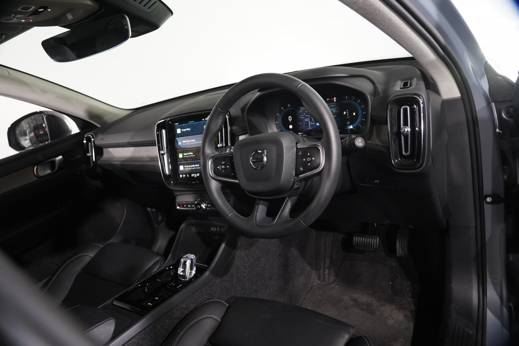 2022 Volvo Xc40 Ultimate B5 Dark Mhev SUV Image 12