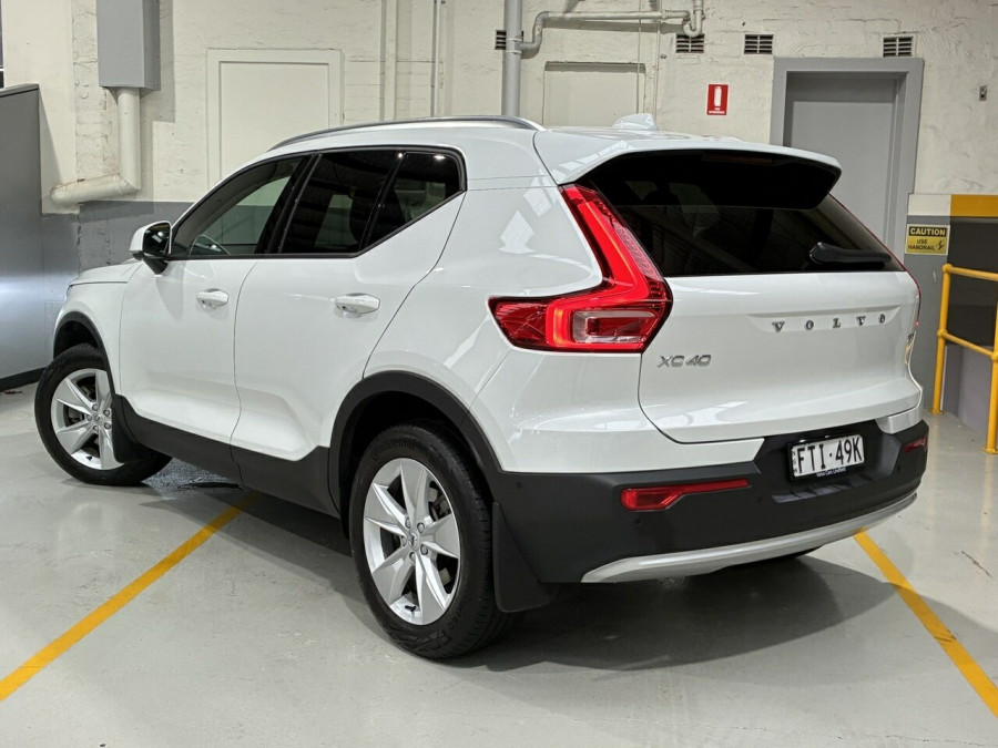 2025 Volvo XC40 XZ Plus B4 SUV Image 5