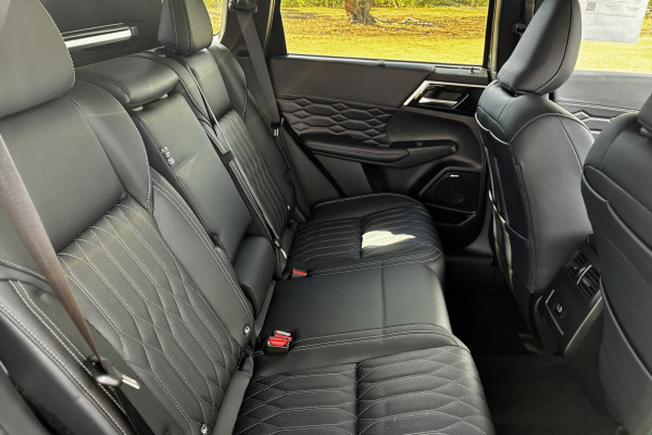 2025 Mitsubishi Outlander ZM Exceed SUV Image 14