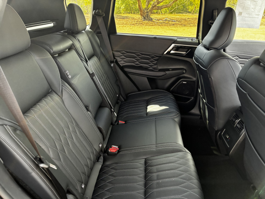 2025 Mitsubishi Outlander ZM Exceed SUV Image 14