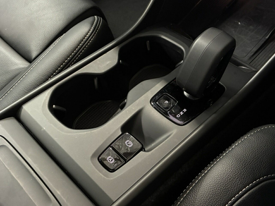 2025 Volvo XC40 XZ Plus B4 SUV Image 16