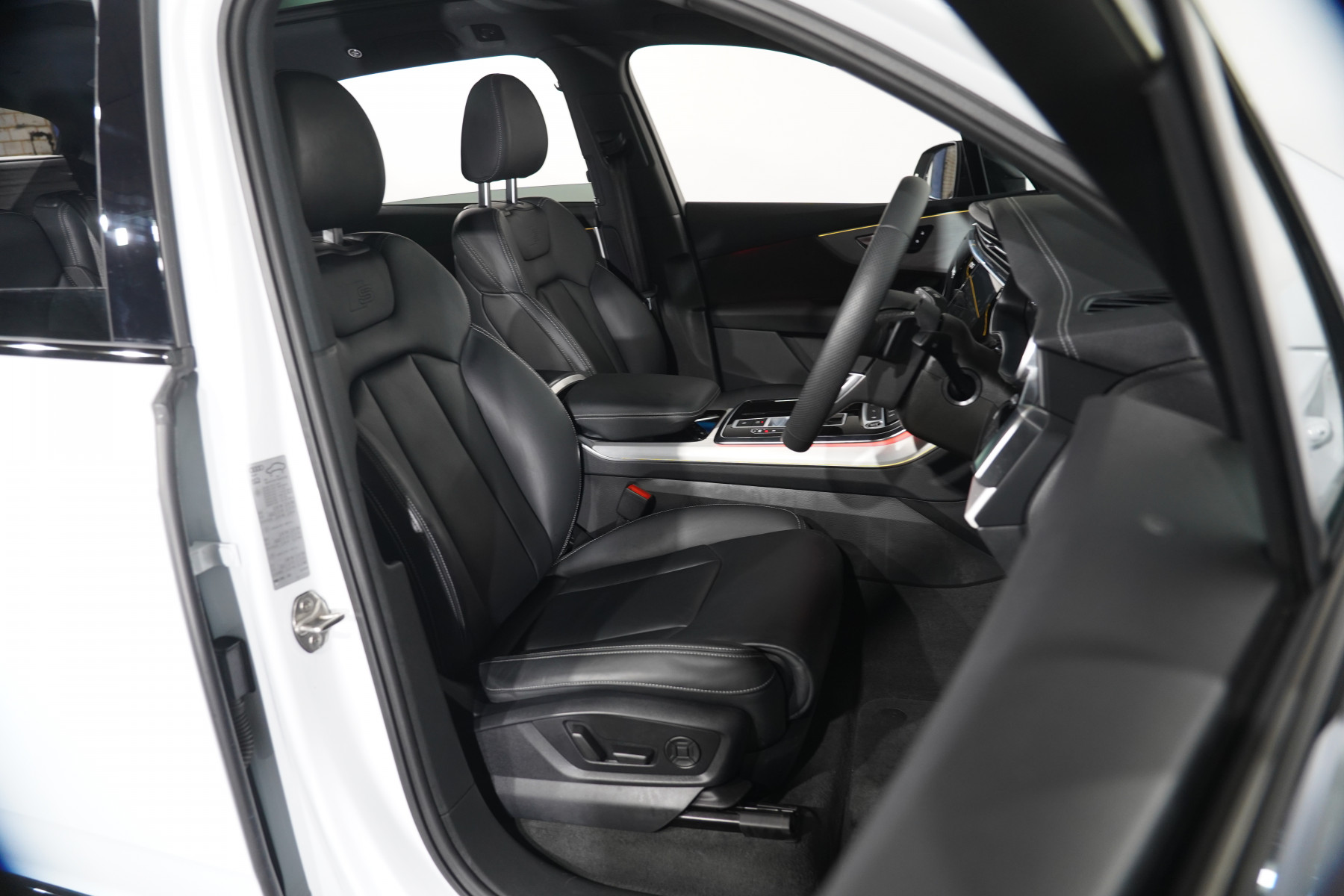 2023 Audi Q7 55 Tfsi S Line Quattro Mhev SUV Image 32
