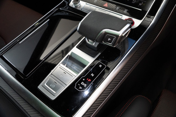 2025 Audi RS Q8 F1 TFSI SUV image 15