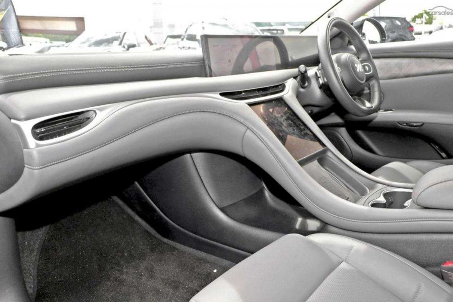 2026 MG IM5 P12L Performance Hatch Image 7