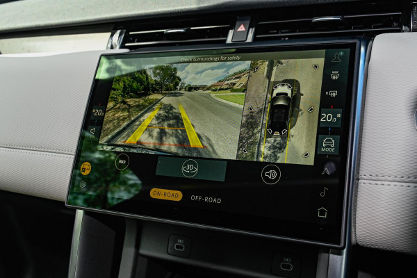 2025 MY25.5 Land Rover Discovery Sport L550 P300e Dynamic SE SUV image 16
