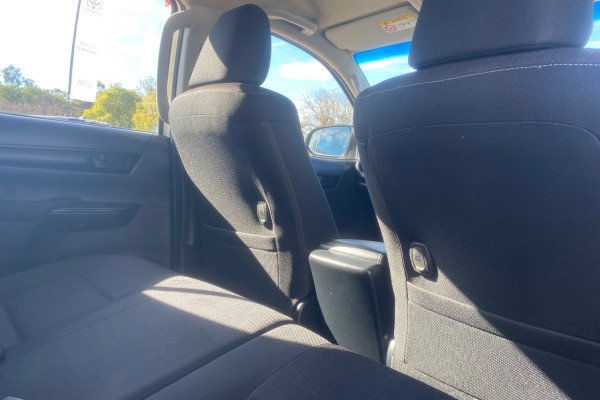 2018 Toyota HiLux  SR Double Cab Pick Up Image 16