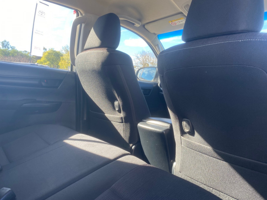 2018 Toyota HiLux  SR Double Cab Pick Up Image 16