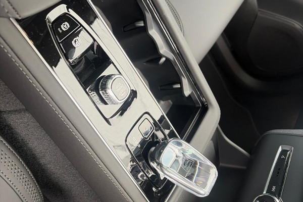 2025 MY26 Volvo XC90 L Series Plus T8 Plug-in Hybrid Dark SUV Image 16