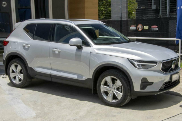 2025 Volvo XC40 XZ Plus B4 SUV Image 5