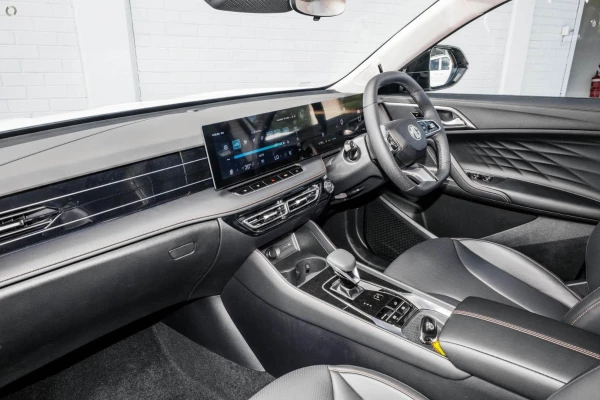 2025 MG HS AS33 Essence Hybrid+ SUV Image 7