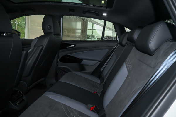 2025 Volkswagen ID. 5 E2 Pro SUV image 9