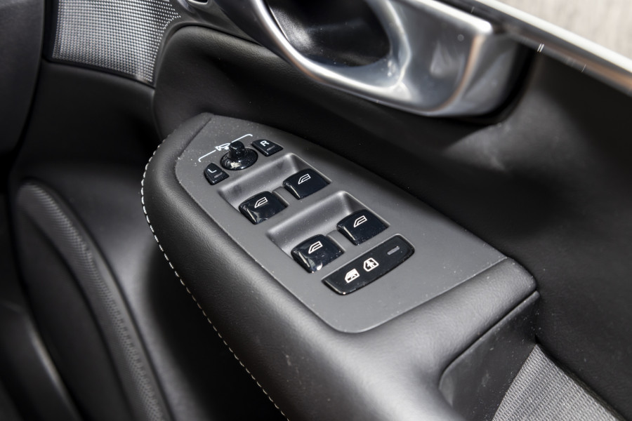 2024 Volvo XC90 L Series Recharge Ultimate T8 Plug-In Hybrid SUV Image 17