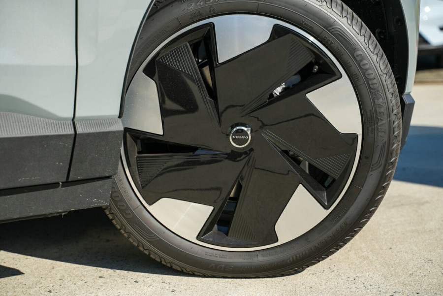 2024 MY25 Volvo EX30  Single Motor Extended Range Plus SUV Image 7