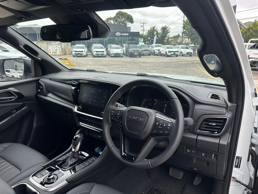 2026 MY25.5 Isuzu MU-X RJ LS-T SUV Image 9