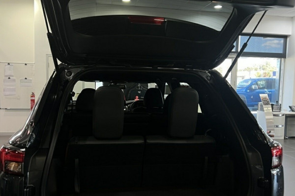 2024 Mitsubishi Outlander ZM LS SUV Image 5