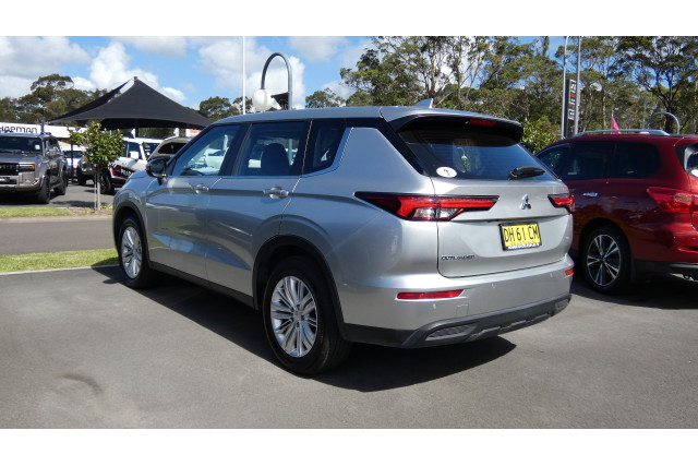 2022 MY22.5 Mitsubishi Outlander ZM MY22.5 ES 7 SEAT 2WD SUV Image 7