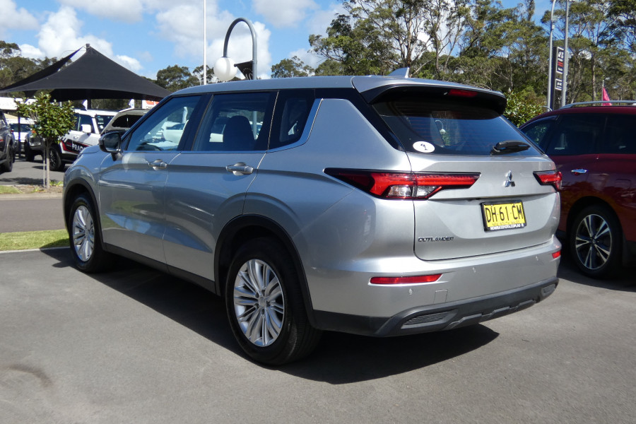 2022 MY22.5 Mitsubishi Outlander ZM MY22.5 ES 7 SEAT 2WD SUV Image 7