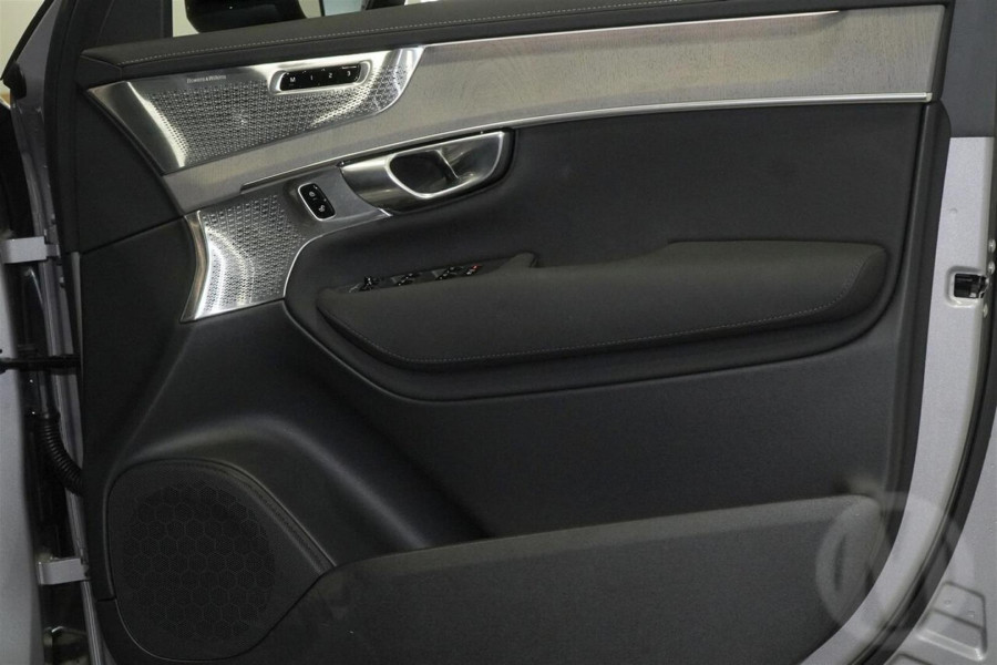 2025 MY26 Volvo XC90 L Series Ultra B5 Dark SUV Image 15