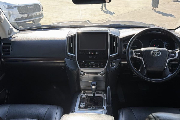 2019 Toyota LandCruiser VDJ200R VX SUV Image 10