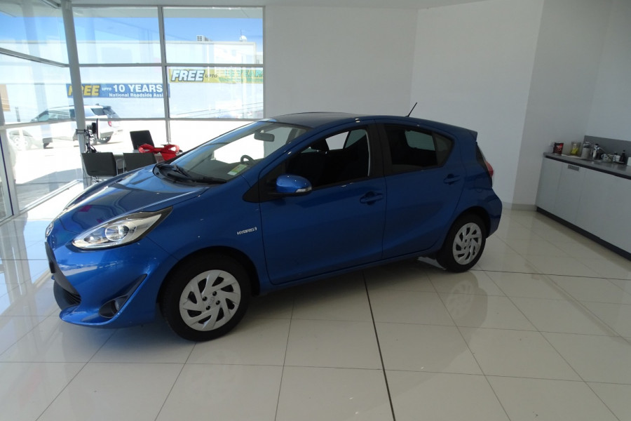2018 Toyota Prius C NHP10R Hatch Image 9