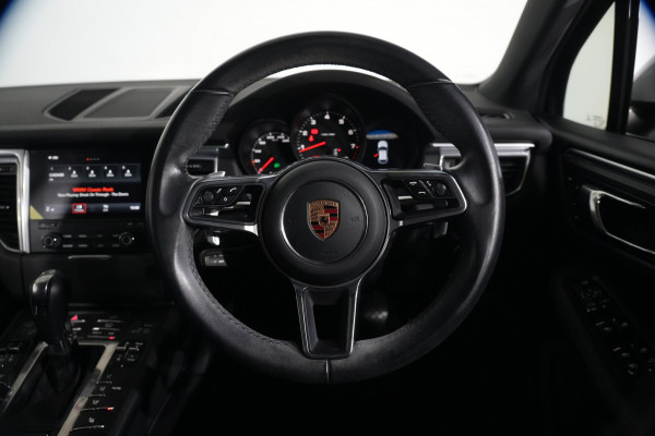 2017 Porsche Macan SUV Image 14