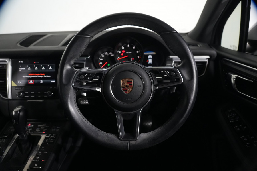 2017 Porsche Macan SUV Image 14