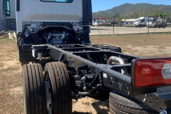 2026 Isuzu NPR Cab Chassis Image 5