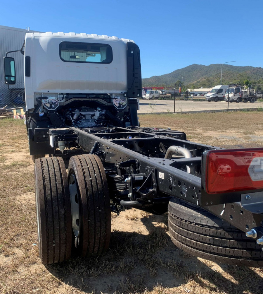 2026 Isuzu NPR Cab Chassis Image 5