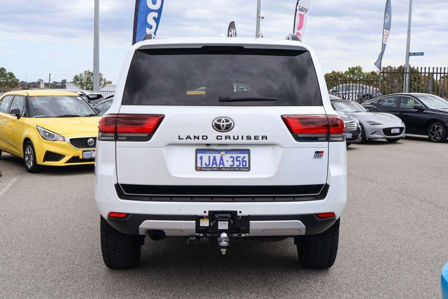 2022 Toyota LandCruiser FJA300R GR Sport SUV Image 5