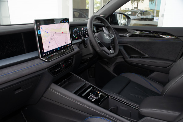 2025 MY26 Volkswagen Tayron R4 195TSI R-Line SUV image 8