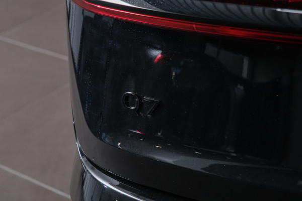2025 Audi Q7 4M 45 TFSI SUV image 19