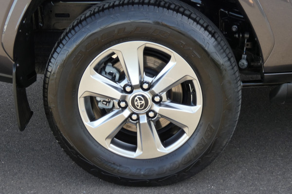 2021 Toyota LandCruiser FJA300R LC300 SAHARA 4X4 SUV Image 5