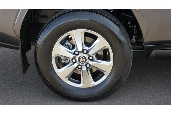2021 Toyota LandCruiser FJA300R LC300 SAHARA 4X4 SUV Image 5