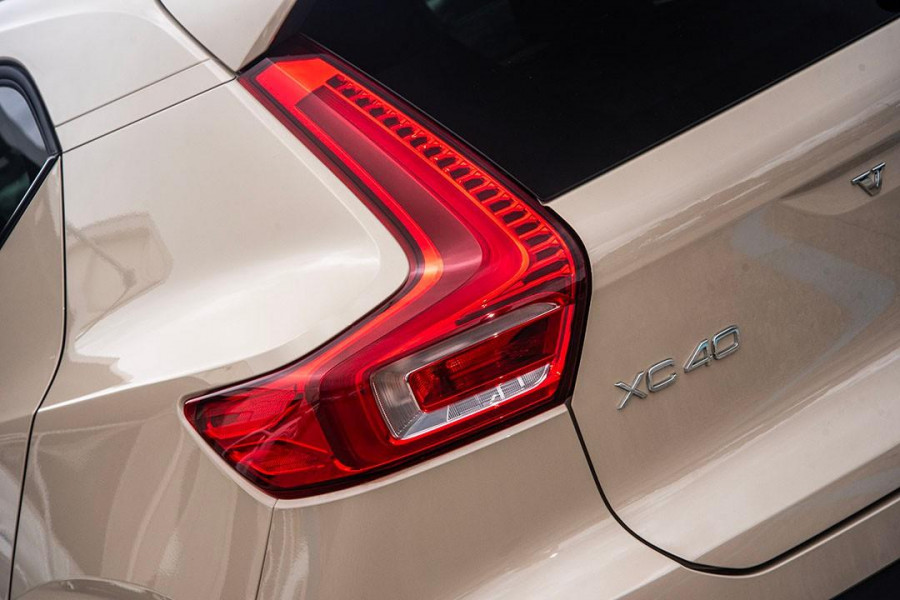 2024 MY25 Volvo XC40  Ultra B4 Dark SUV Image 20