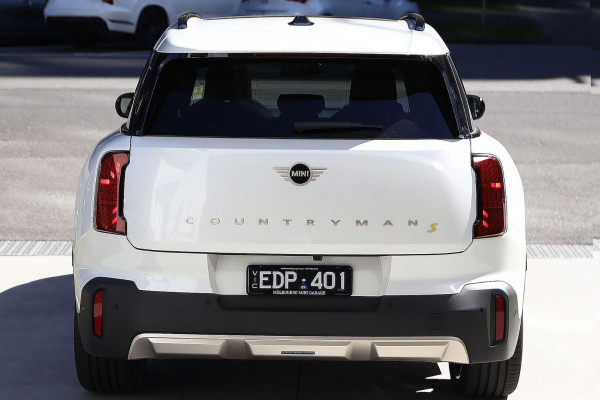 2026 MINI Countryman U25 SE Favoured SUV image 3
