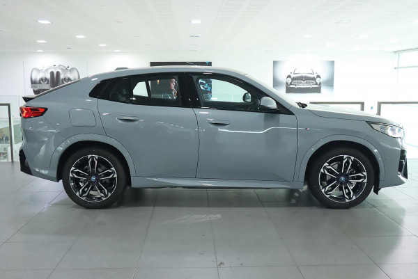 2024 BMW iX2 U10 eDrive20 M Sport SUV image 5
