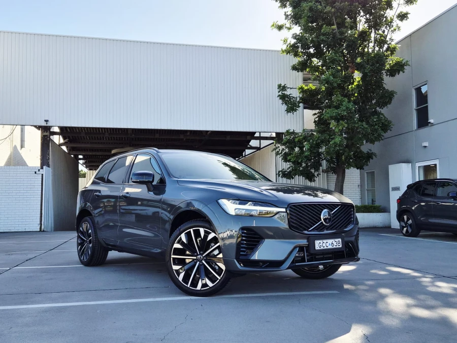 2026 Volvo XC60 UZ Ultra T8 Plug-in Hybrid Dark SUV Image 1