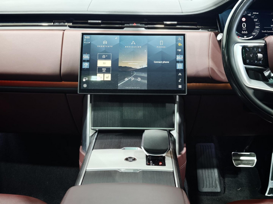 2024 MY25 Land Rover Range Rover L460 P460e Autobiography SUV Image 28