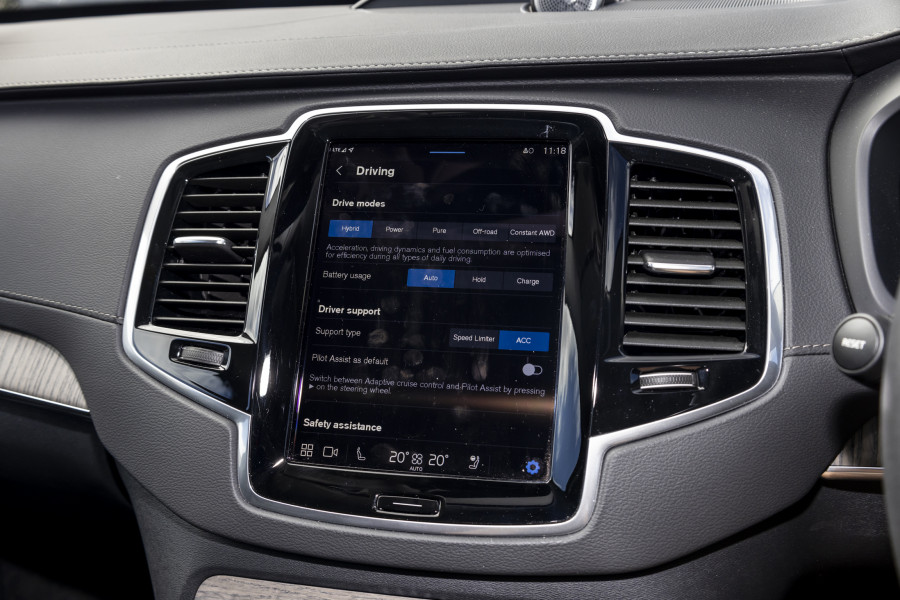 2024 Volvo XC90 L Series Recharge Ultimate T8 Plug-In Hybrid SUV Image 14