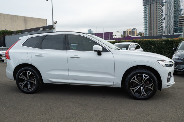 2022 Volvo XC60 UZ B5 Momentum SUV Image 3