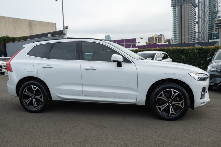 2022 Volvo XC60 UZ B5 Momentum SUV Image 3