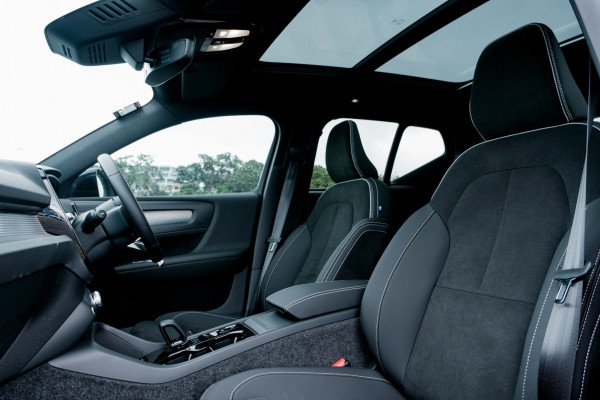 2023 Volvo XC40 XZ Ultimate B5 Dark SUV Image 16