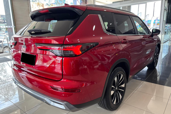 2025 Mitsubishi Outlander ZM LS SUV Image 7