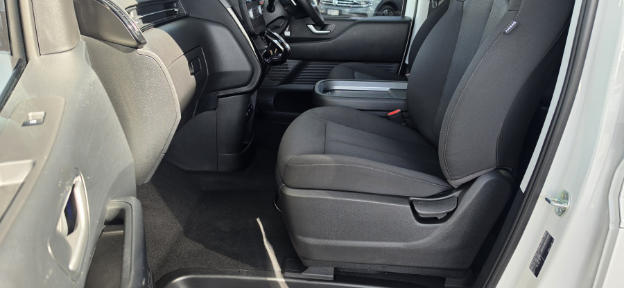 2025 MY26 Hyundai Staria US4.V3 SUV Image 9