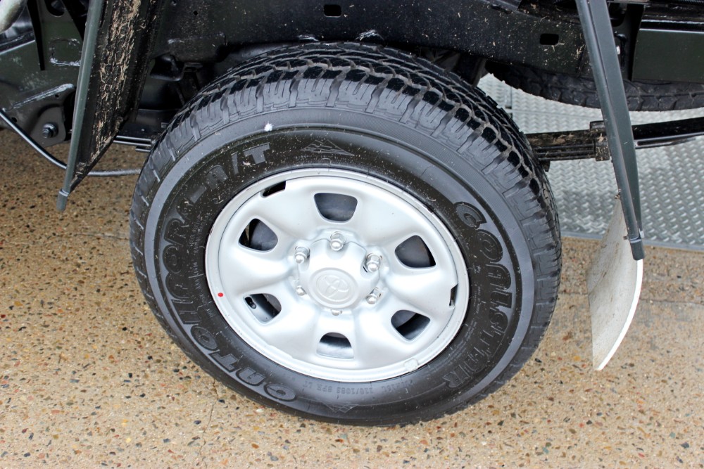 2011 MY10 Toyota HiLux KUN26R  SR Cab Chassis Image 9