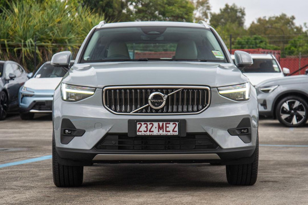 2024 MY25 Volvo XC40  Ultra B4 Bright SUV Image 2