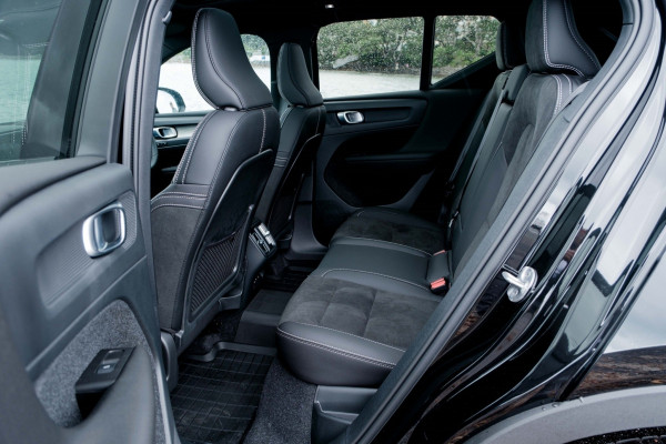 2023 Volvo XC40 XZ Ultimate B5 Dark SUV Image 5