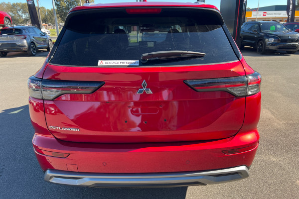2025 Mitsubishi Outlander ZM LS SUV Image 6