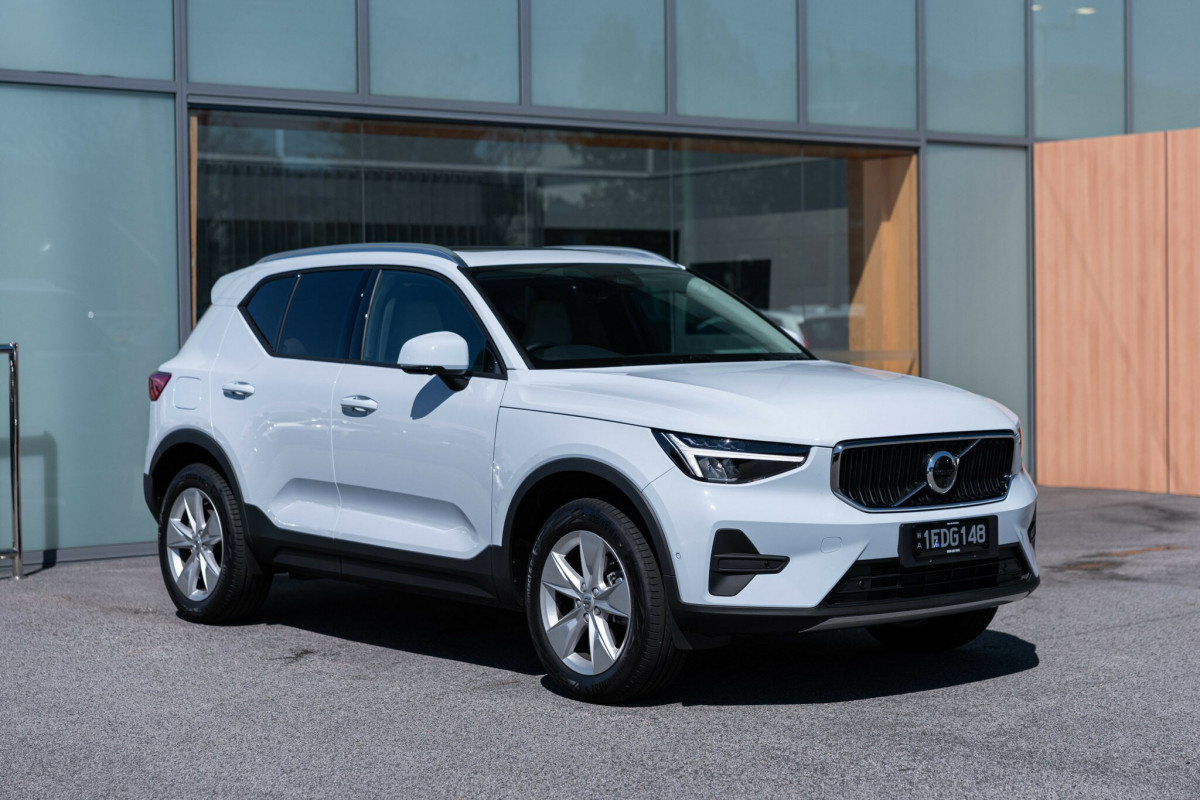 2026 Volvo XC40 XZ Plus B4 SUV